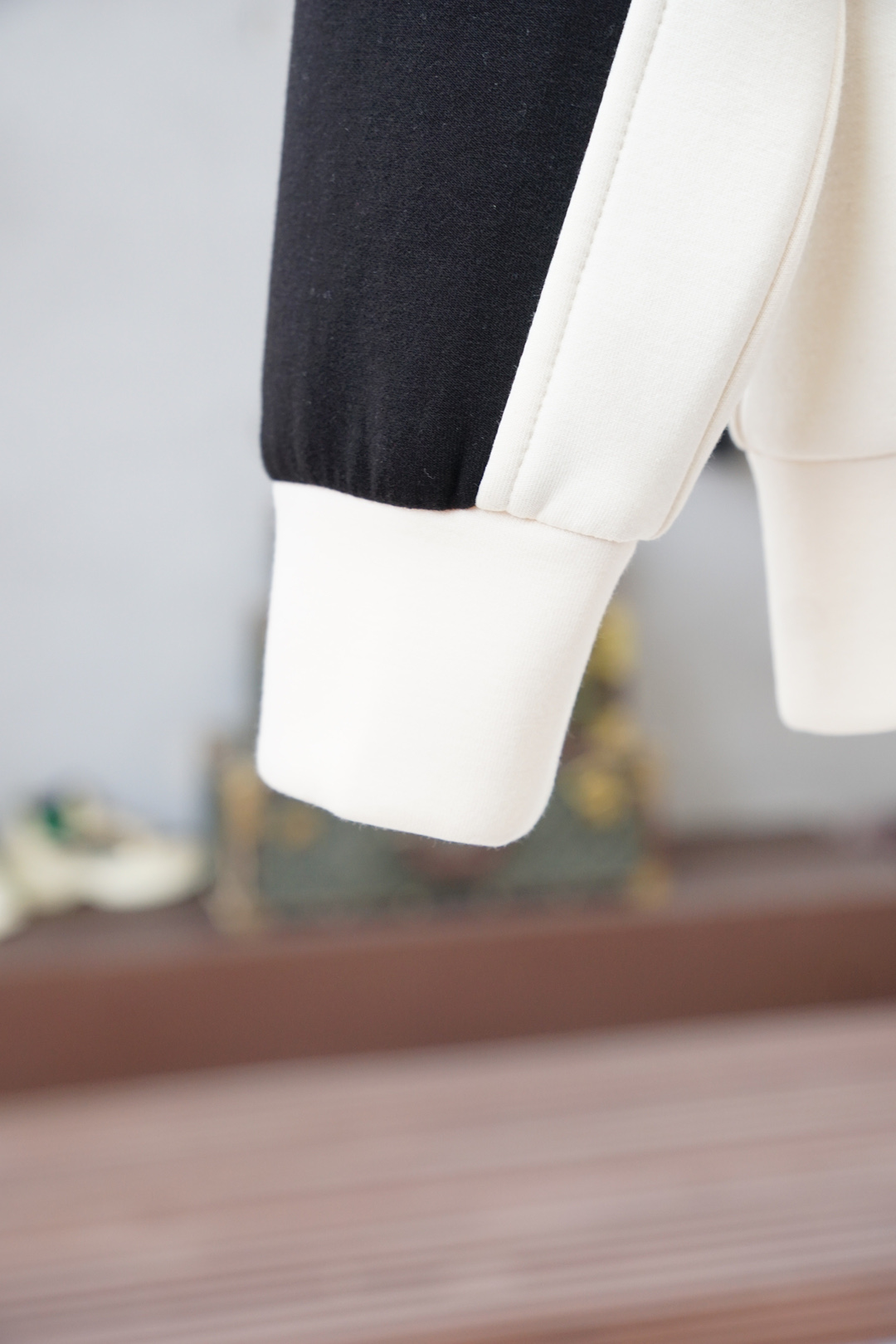 Lv路意易威登/🌍2025 秋冬季新品，最新系列外套/重塑街头高级感不拘常规，轻盈有型。本季Y以全新复合