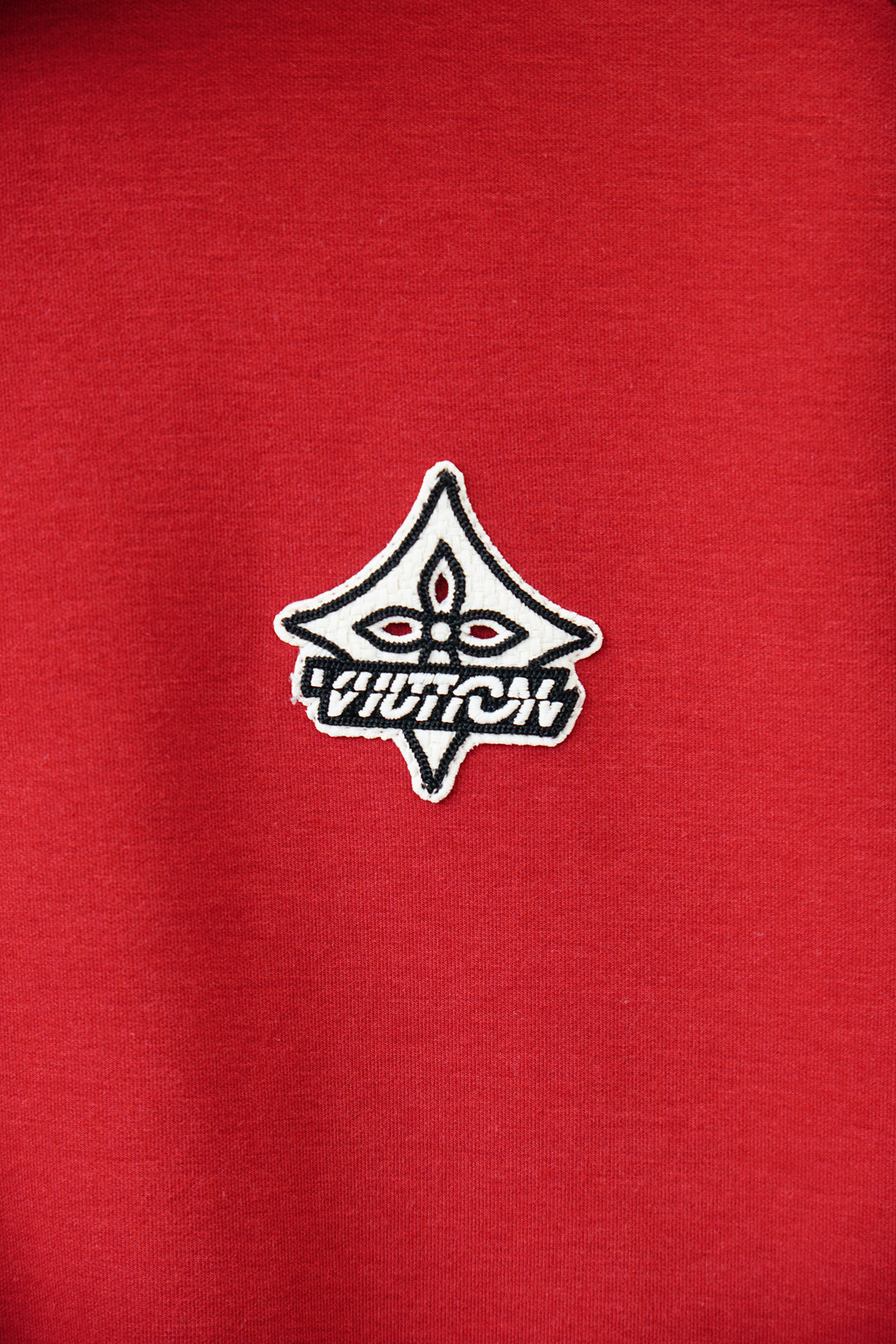 Lv路意易威登/🌍2025 秋冬季新品，最新系列外套/重塑街头高级感不拘常规，轻盈有型。本季Y以全新复合