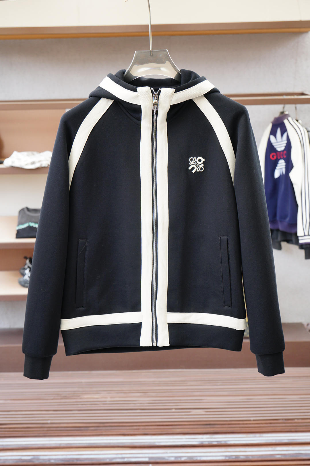 罗意威/Loewe-🌍2025 秋冬季新品，最新系列外套/重塑街头高级感不拘常规，轻盈有型。本季Y以全新