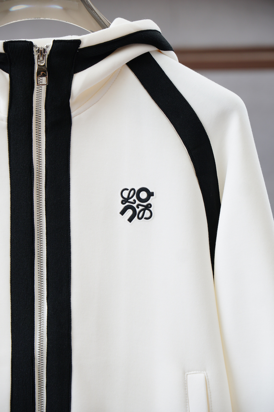 罗意威/Loewe-🌍2025 秋冬季新品，最新系列外套/重塑街头高级感不拘常规，轻盈有型。本季Y以全新