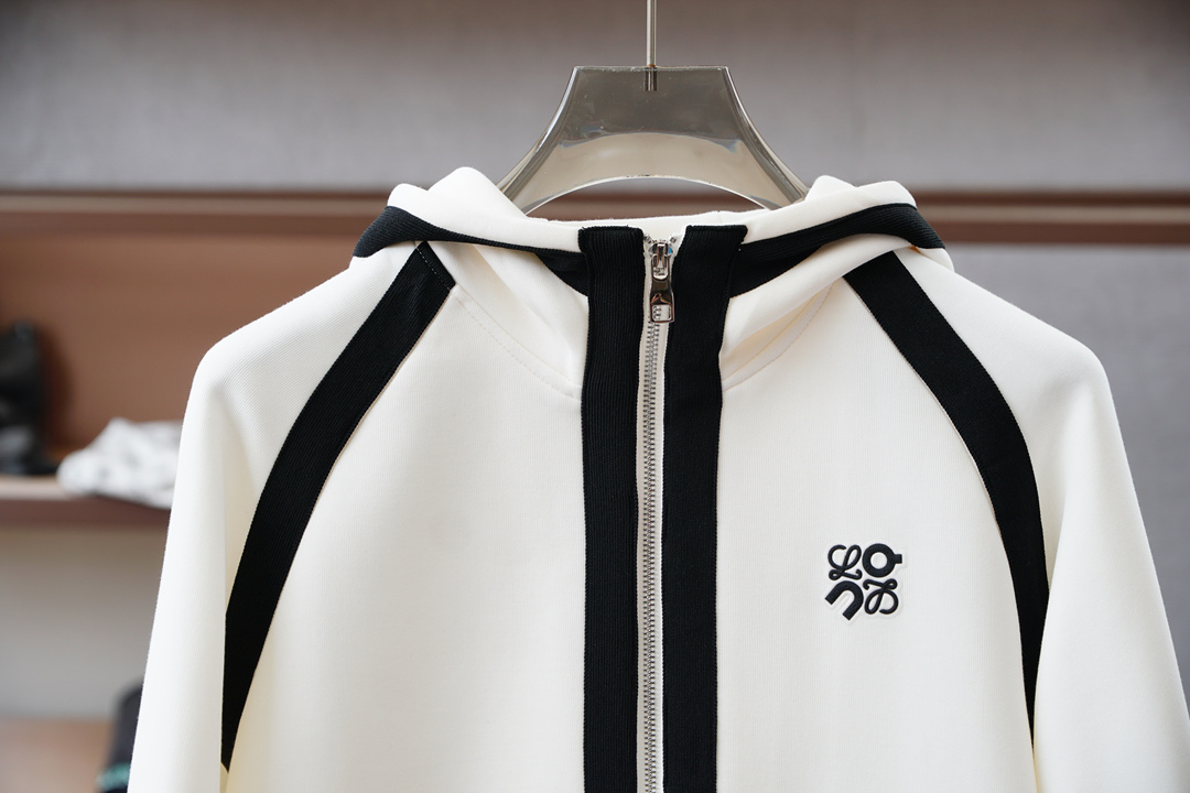 罗意威/Loewe-🌍2025 秋冬季新品，最新系列外套/重塑街头高级感不拘常规，轻盈有型。本季Y以全新