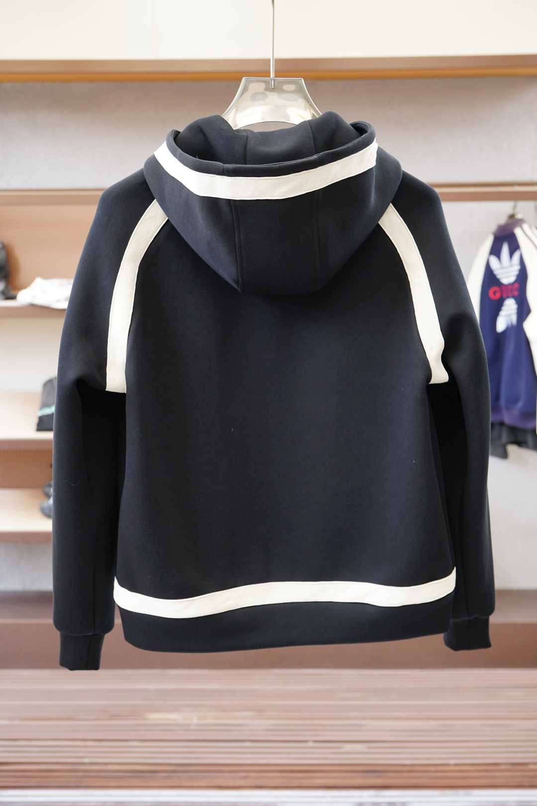 罗意威/Loewe-🌍2025 秋冬季新品，最新系列外套/重塑街头高级感不拘常规，轻盈有型。本季Y以全新