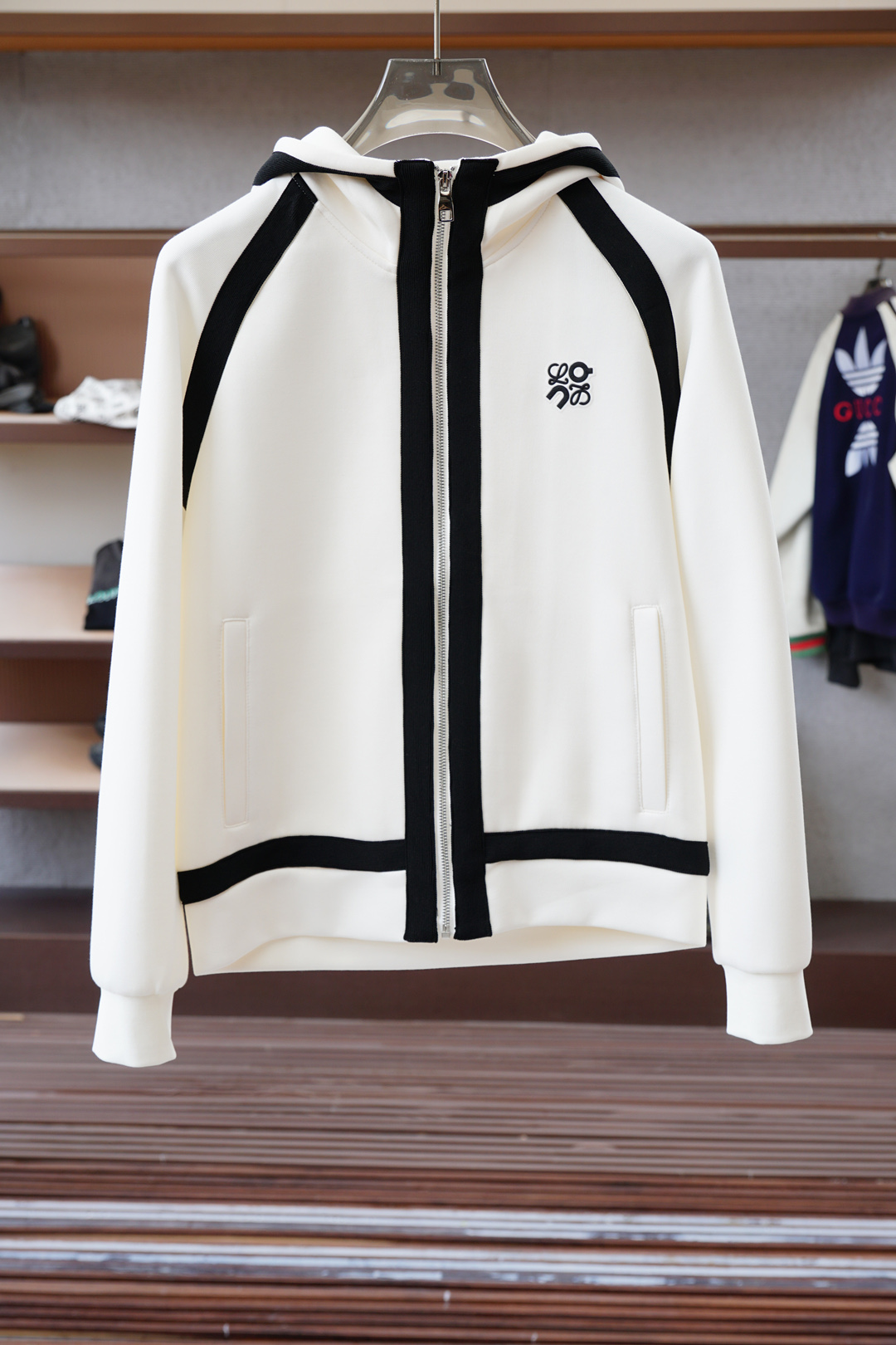 罗意威/Loewe-🌍2025 秋冬季新品，最新系列外套/重塑街头高级感不拘常规，轻盈有型。本季Y以全新