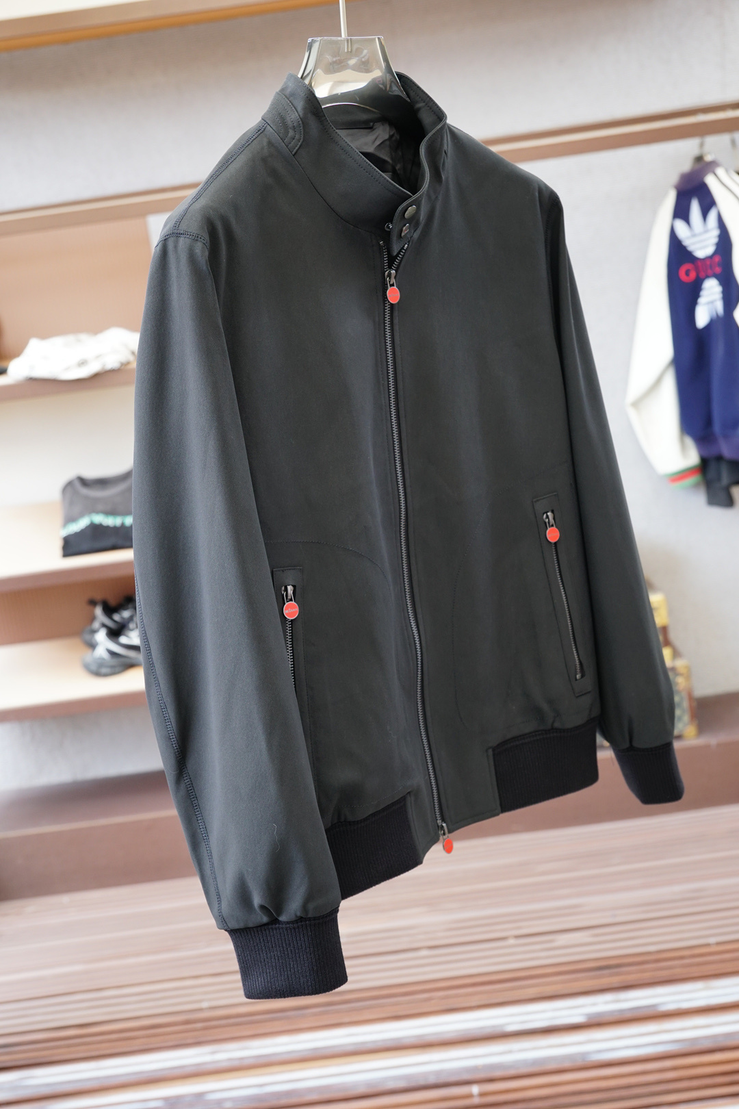 Kiton-2025秋季双层外套!今年的专柜新品,男士超软面料帅酷爆款 外套。时尚都市百搭款,今年必定超