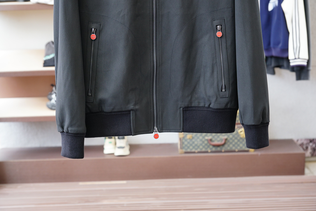 Kiton-2025秋季双层外套!今年的专柜新品,男士超软面料帅酷爆款 外套。时尚都市百搭款,今年必定超