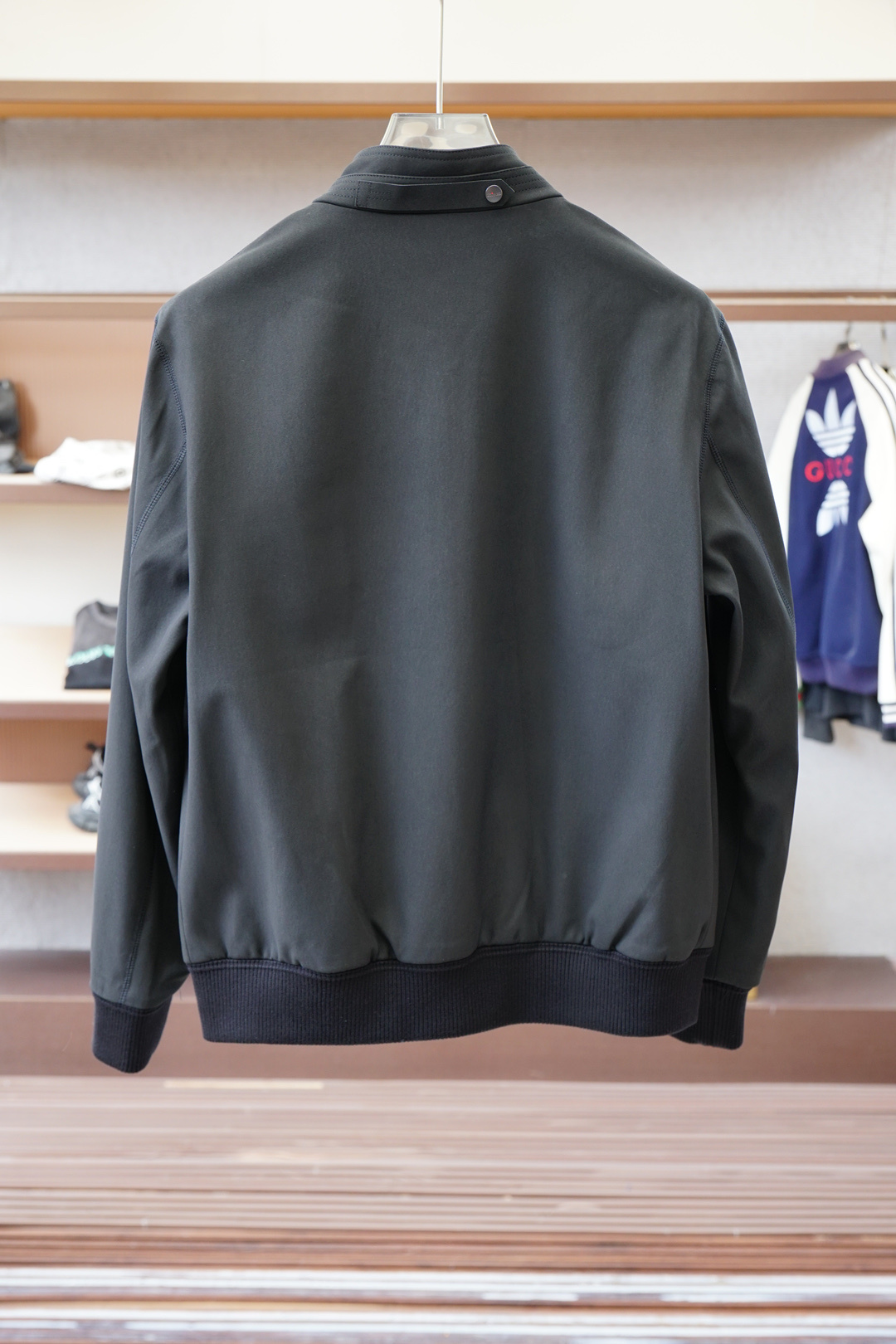 Kiton-2025秋季双层外套!今年的专柜新品,男士超软面料帅酷爆款 外套。时尚都市百搭款,今年必定超