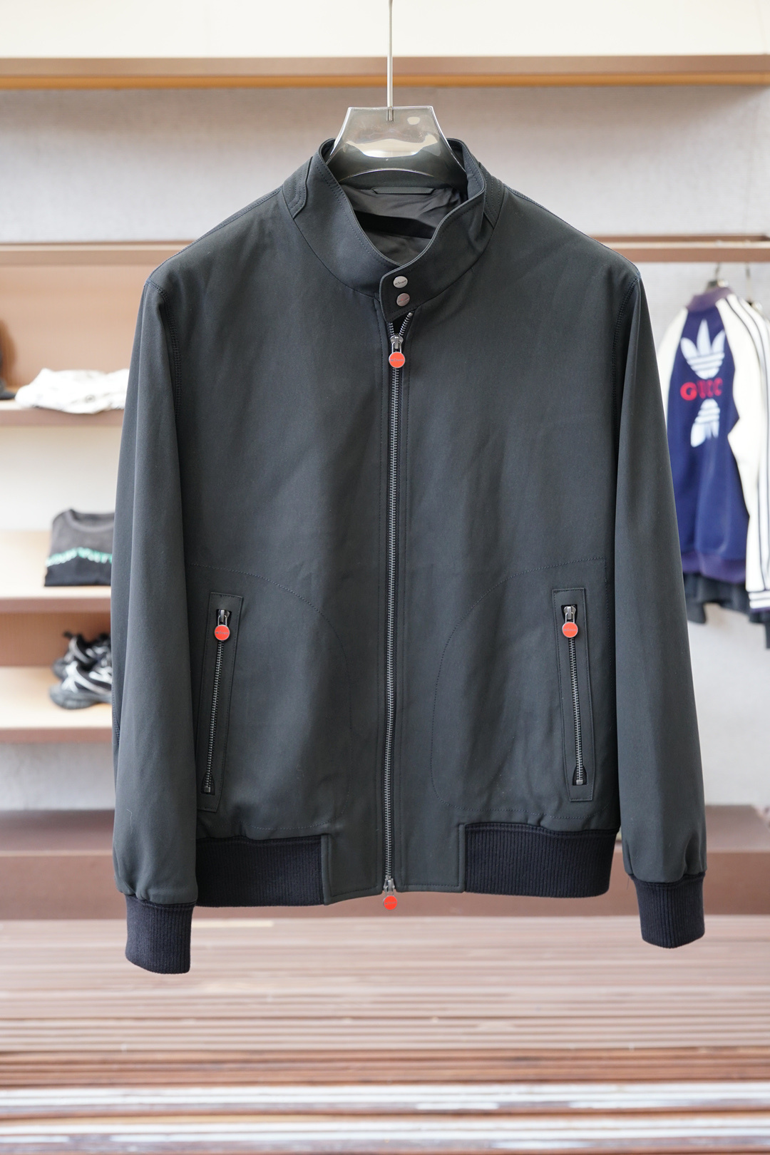 Kiton-2025秋季双层外套!今年的专柜新品,男士超软面料帅酷爆款 外套。时尚都市百搭款,今年必定超