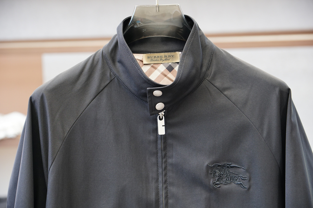 BBR 巴宝莉-2025秋季夹克外套！今年的专柜新品，男士超软聚酯纤维面料帅酷爆款 外套。时尚都市百搭款