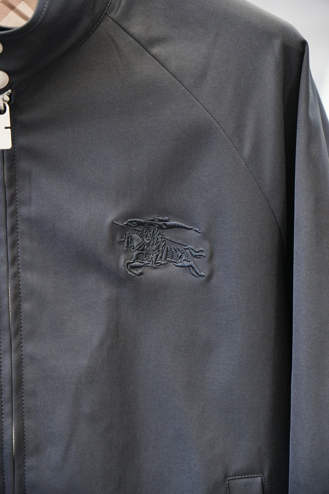 BBR 巴宝莉-2025秋季夹克外套！今年的专柜新品，男士超软聚酯纤维面料帅酷爆款 外套。时尚都市百搭款