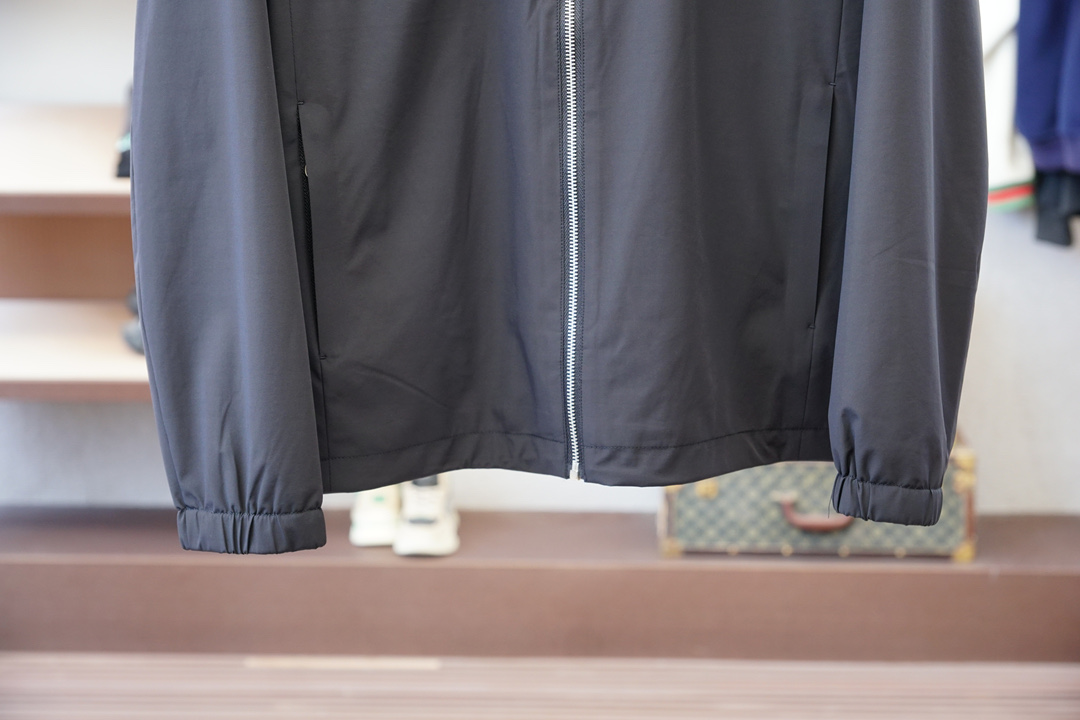 BC-2025男士秋冬新款时尚休闲立领连帽-高级感满满的一款外套，胸前刺绣/设有品牌开模定制五金拉链头、