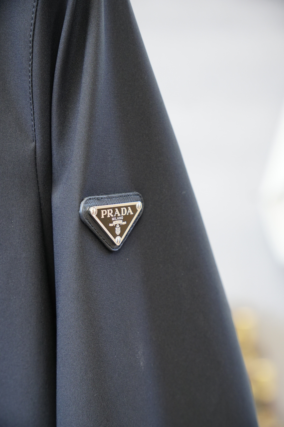 普拉达- Prada/2025男士秋冬新款时尚休闲立领连帽-高级感满满的一款外套，手臂三角标/设有品牌开
