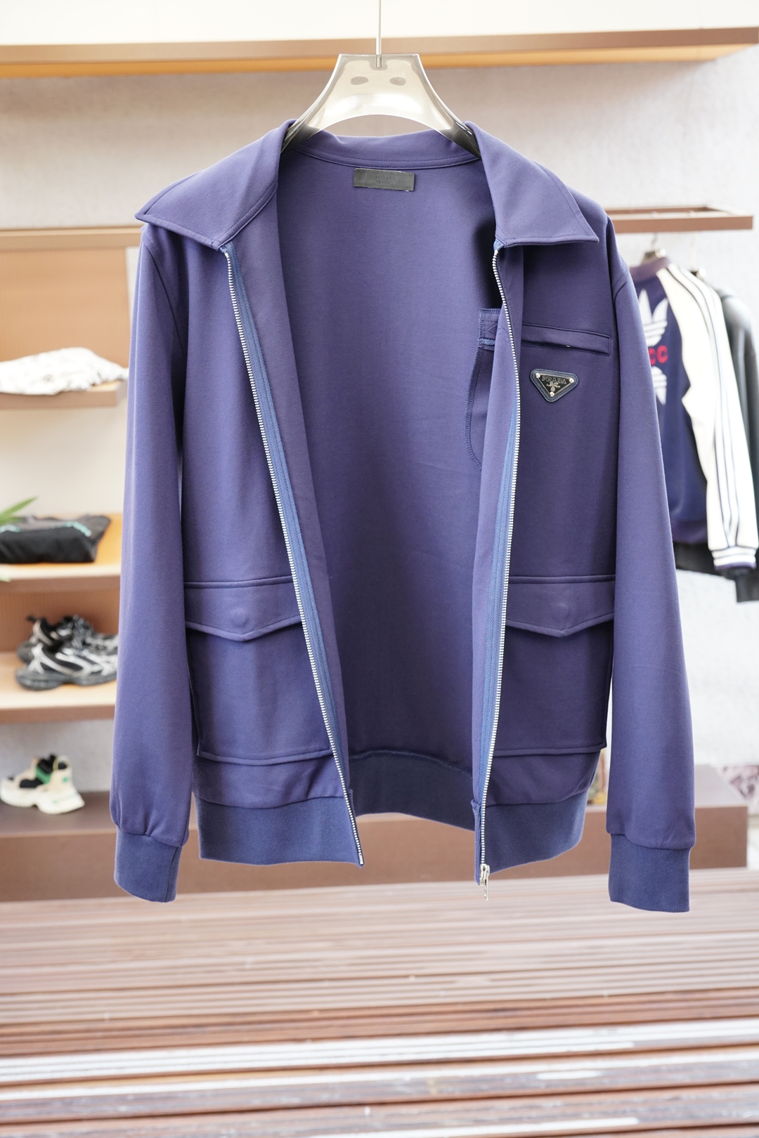 Prada普拉达-2025秋冬新品休闲套装！简单大方连帽专柜定制刺绣logo设计 工艺设计！干净利落剪裁