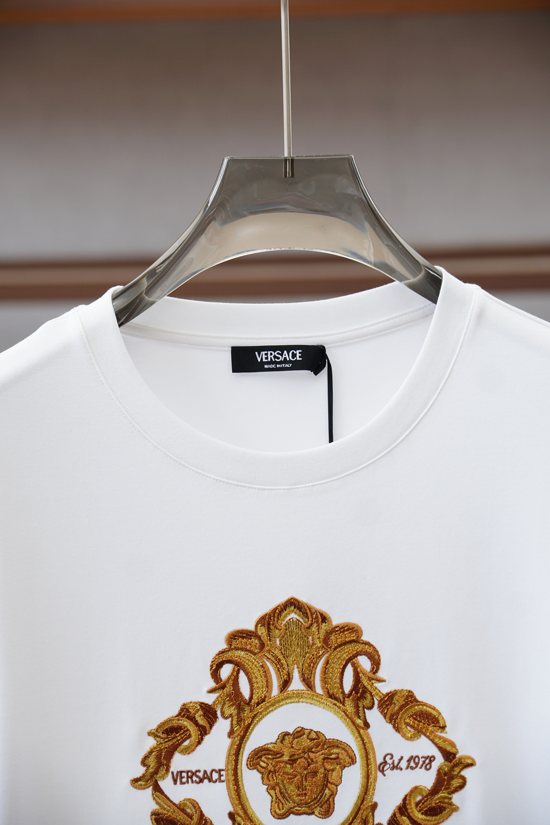 范思哲Versace-👾25秋冬新品印花小章棉质长袖T恤衫，演绎早秋风格品牌标识，一款内搭或外穿皆合适的