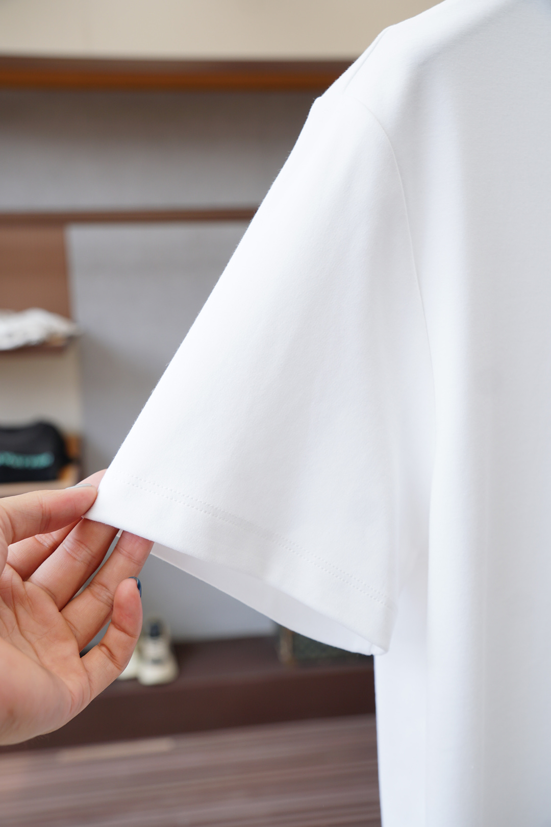 范思哲Versace-👾25秋冬新品印花小章棉质长袖T恤衫，演绎早秋风格品牌标识，一款内搭或外穿皆合适的