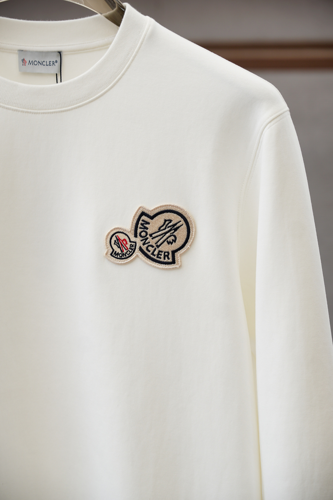 2025秋冬系列上👾蒙口- Moncler-套头圆领卫衣 纯色LOGO搭配刺绣🪡大标 高端大气经典系列，