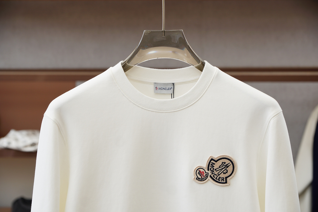 2025秋冬系列上👾蒙口- Moncler-套头圆领卫衣 纯色LOGO搭配刺绣🪡大标 高端大气经典系列，