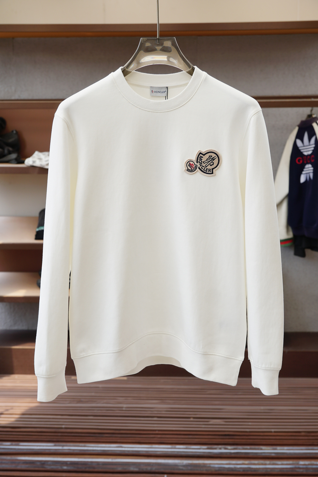 2025秋冬系列上👾蒙口- Moncler-套头圆领卫衣 纯色LOGO搭配刺绣🪡大标 高端大气经典系列，