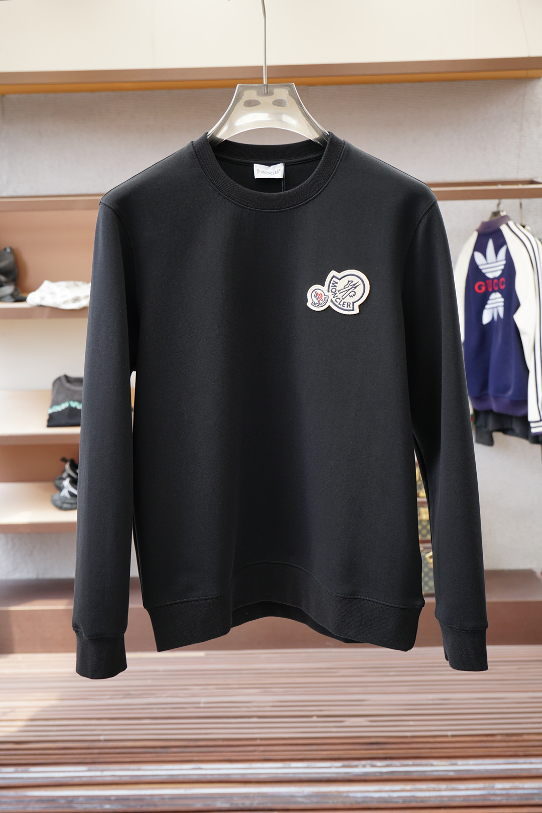 2025秋冬系列上👾蒙口- Moncler-套头圆领卫衣 纯色LOGO搭配刺绣🪡大标 高端大气经典系列，