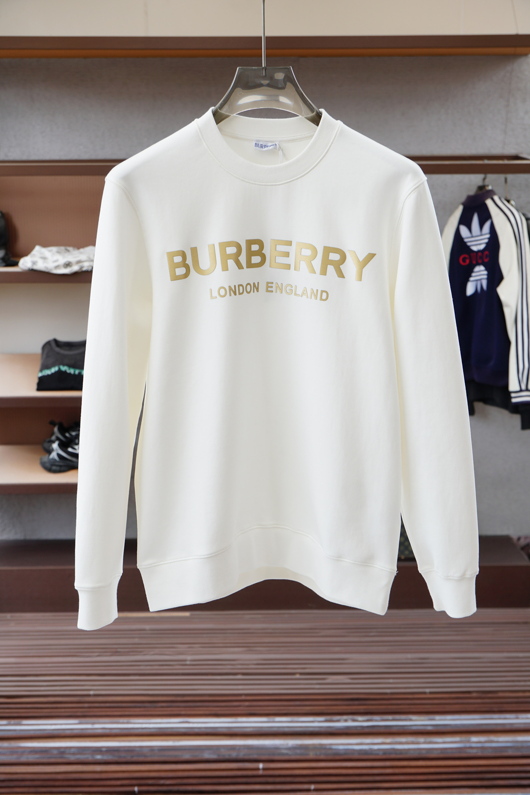 2025秋冬系列上👾BBR 巴宝莉-套头圆领卫衣 纯色LOGO搭配刺绣🪡大标 高端大气经典系列，经典圆领