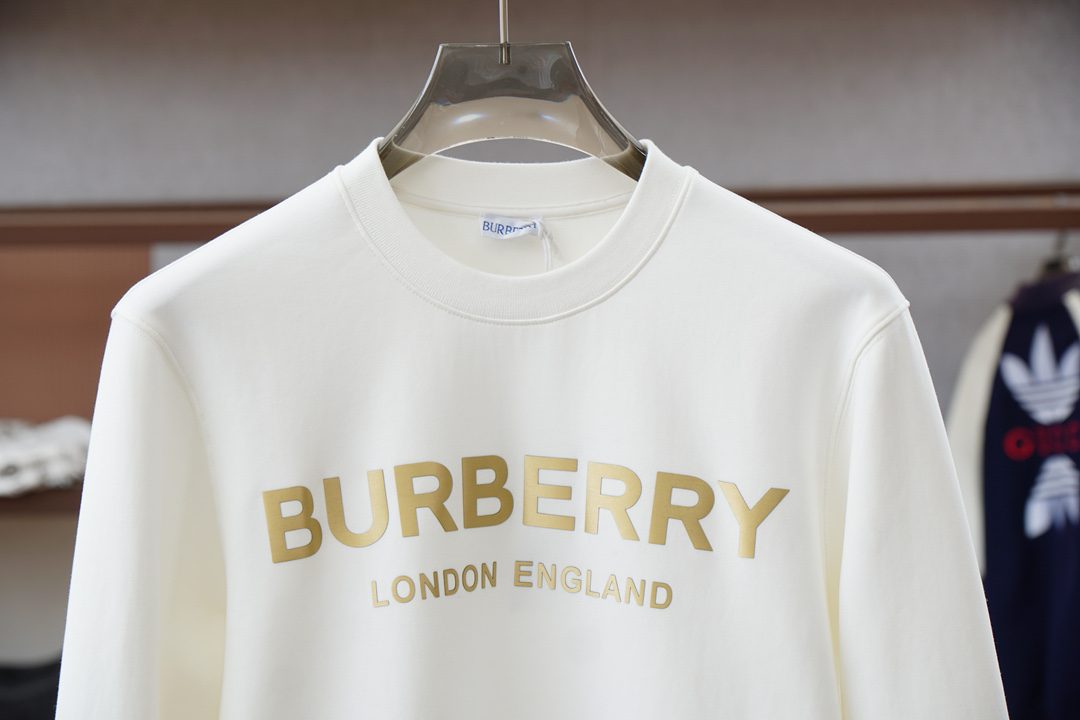 2025秋冬系列上👾BBR 巴宝莉-套头圆领卫衣 纯色LOGO搭配刺绣🪡大标 高端大气经典系列，经典圆领