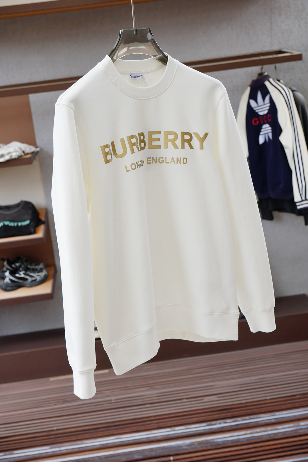 2025秋冬系列上👾BBR 巴宝莉-套头圆领卫衣 纯色LOGO搭配刺绣🪡大标 高端大气经典系列，经典圆领