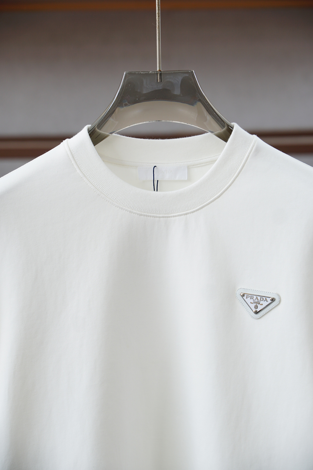2025秋冬系列上👾Prada 普拉达-套头圆领卫衣 纯色LOGO搭配刺绣🪡大标 高端大气经典系列，经典