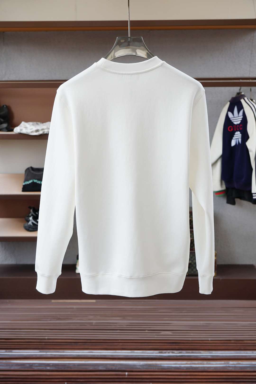 2025秋冬系列上👾Prada 普拉达-套头圆领卫衣 纯色LOGO搭配刺绣🪡大标 高端大气经典系列，经典