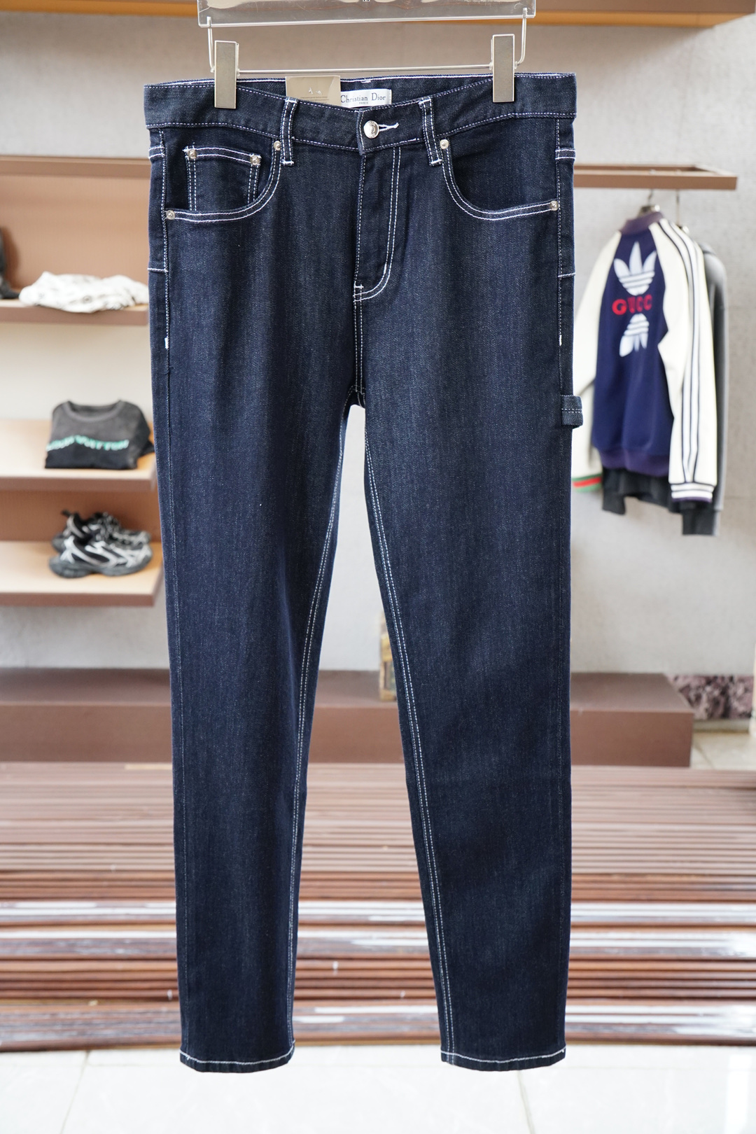 NO:540152,Dior/New style is coming early autumn new style casual pants jeans, high-end custom series. Imported high-density pure cotton Gaza washing process is comfortable, soft and skin-friendly, straight and not easy to wrinkle, simple and clear, super versatile, super fashionable and versatile, straight and stylish, a must-have for the wardrobe!  Suitable for any occasion to wear 30-38 pick up the next day, Dior, Dior, Jeans, Alexander wang19860909Dior迪奥/新款来袭早秋新款新款休闲裤牛仔裤,高端定制系列.进口高密度纯棉加沙洗工艺舒适柔软亲肤,笔挺不易起皱,简单明了,超级百搭上身效果超级棒时尚百搭,笔挺有型,衣橱必备！适合任何场合穿着 30-38隔天取货无,,dior,dior,jeans,alexander wang,Men's clothing