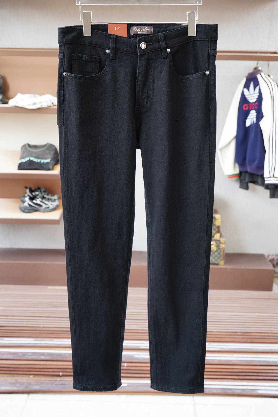 NO:540138,LP-New style is coming early autumn new style casual pants jeans, high-end custom series. Imported high-density pure cotton Gaza washing process is comfortable, soft and skin-friendly, straight and not easy to wrinkle, simple and clear, super versatile, fashionable and versatile, straight and stylish, must-have in the wardrobe!  Suitable for any occasion to wear 30-38 pick up the next day, loro piana, jeans, alexander wang19860909LP-新款来袭早秋新款新款休闲裤牛仔裤,高端定制系列.进口高密度纯棉加沙洗工艺舒适柔软亲肤,笔挺不易起皱,简单明了,超级百搭上身效果超级棒时尚百搭,笔挺有型,衣橱必备！适合任何场合穿着 30-38隔天取货无,,loro piana,jeans,alexander wang,Men's clothing