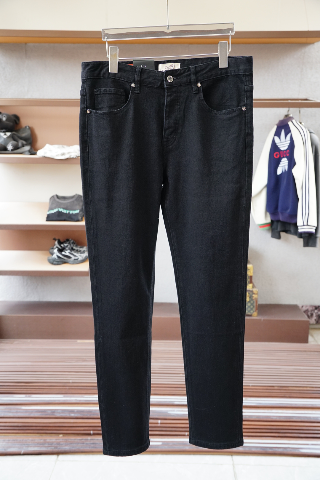 NO:540141,Hermes - New style is coming early autumn new style casual pants jeans, high-end custom series. Imported high-density pure cotton Gaza washing process is comfortable, soft and skin-friendly, straight and not easy to wrinkle, simple and clear, super versatile, super fashionable and versatile, straight and stylish, must-have in the wardrobe!  Suitable for any occasion to wear 30-38 pick up the next day, hermes, hermes, jeans, alexander wang19860909Hermes爱马仕-新款来袭早秋新款新款休闲裤牛仔裤,高端定制系列.进口高密度纯棉加沙洗工艺舒适柔软亲肤,笔挺不易起皱,简单明了,超级百搭上身效果超级棒时尚百搭,笔挺有型,衣橱必备！适合任何场合穿着 30-38隔天取货无,,hermes,hermes,jeans,alexander wang,Men's clothing