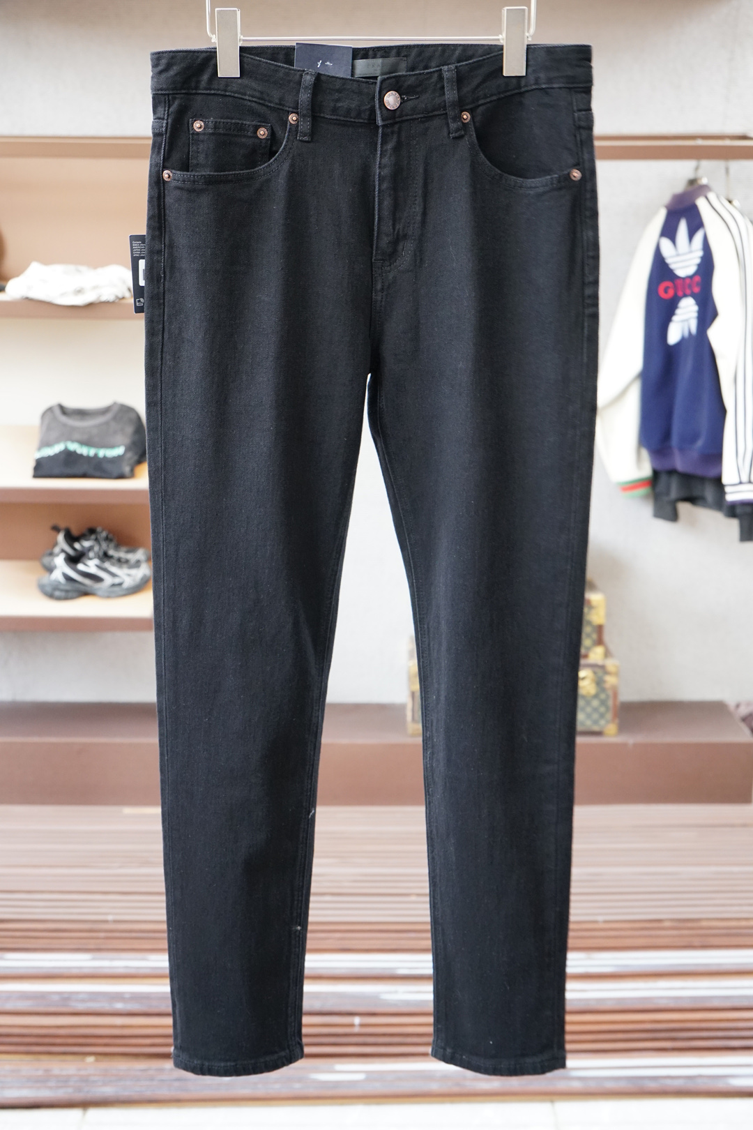 NO:540144,Prada/New style is coming early autumn new style casual pants jeans, high-end custom series. Imported high-density pure cotton Gaza washing process is comfortable, soft and skin-friendly, straight and not easy to wrinkle, simple and clear, super versatile, super fashionable and versatile, straight and stylish, a must-have for the wardrobe!  Suitable for any occasion to wear 30-38 pick up the next day, prada, prada, jeans, alexander wang19860909Prada普拉达/新款来袭早秋新款新款休闲裤牛仔裤,高端定制系列.进口高密度纯棉加沙洗工艺舒适柔软亲肤,笔挺不易起皱,简单明了,超级百搭上身效果超级棒时尚百搭,笔挺有型,衣橱必备！适合任何场合穿着 30-38隔天取货无,,prada,prada,jeans,alexander wang,Men's clothing