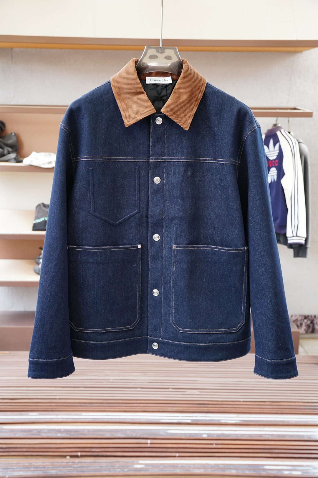 NO:541027,,Dior-2025FW new product is on the market. High-quality trend trend vane 16849MQ98738 Selected first-tier brands factory customized fabrics and popular Bath style small cotton jacket. The upper body panel is not deformed. Auxiliary hardware is customized and molded. Multiple craftsmanship combines exquisite craftsmanship. Pursuing details. The color of the international first-tier brands ready-made clothes. The tailoring design is neat and atmospheric. The sense of value is different from the market currency version combined with the current trend tailoring design. Versatile fashion is not picky. Switch and match items at will (D family series) S—-4XL,,dior,dior,dior,jackets & coats,alexander wang19860909,Dior迪奥-2025FW新品火爆上市啦 高品质量潮流风向标 16849MQ98738 甄选一线品牌工厂定制面料爆款巴恩风小棉夹克 上身板正不变形 辅料五金定制开模 多重工艺相结合工艺制作精湛 追求细节国际一线品牌成衣色感 剪裁设计走线工整大气 价值感强 区别于市场通货版本结合时下流行趋势剪裁设计 百搭时尚不挑人 随意切换搭配单品（D家系列） 码数Ｓ—-4XL,,dior,dior,dior,jackets & coats,alexander wang,Men's clothing