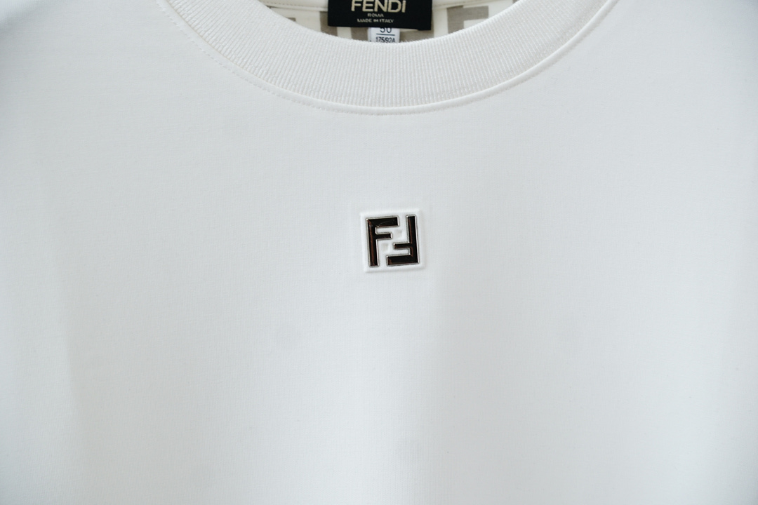 Fendi-芬迪/🤎2025FW新品火爆上市啦🤎高品🍁质量🪵潮流🐿风向标🐾🐼16825BW🐼精选定制高端