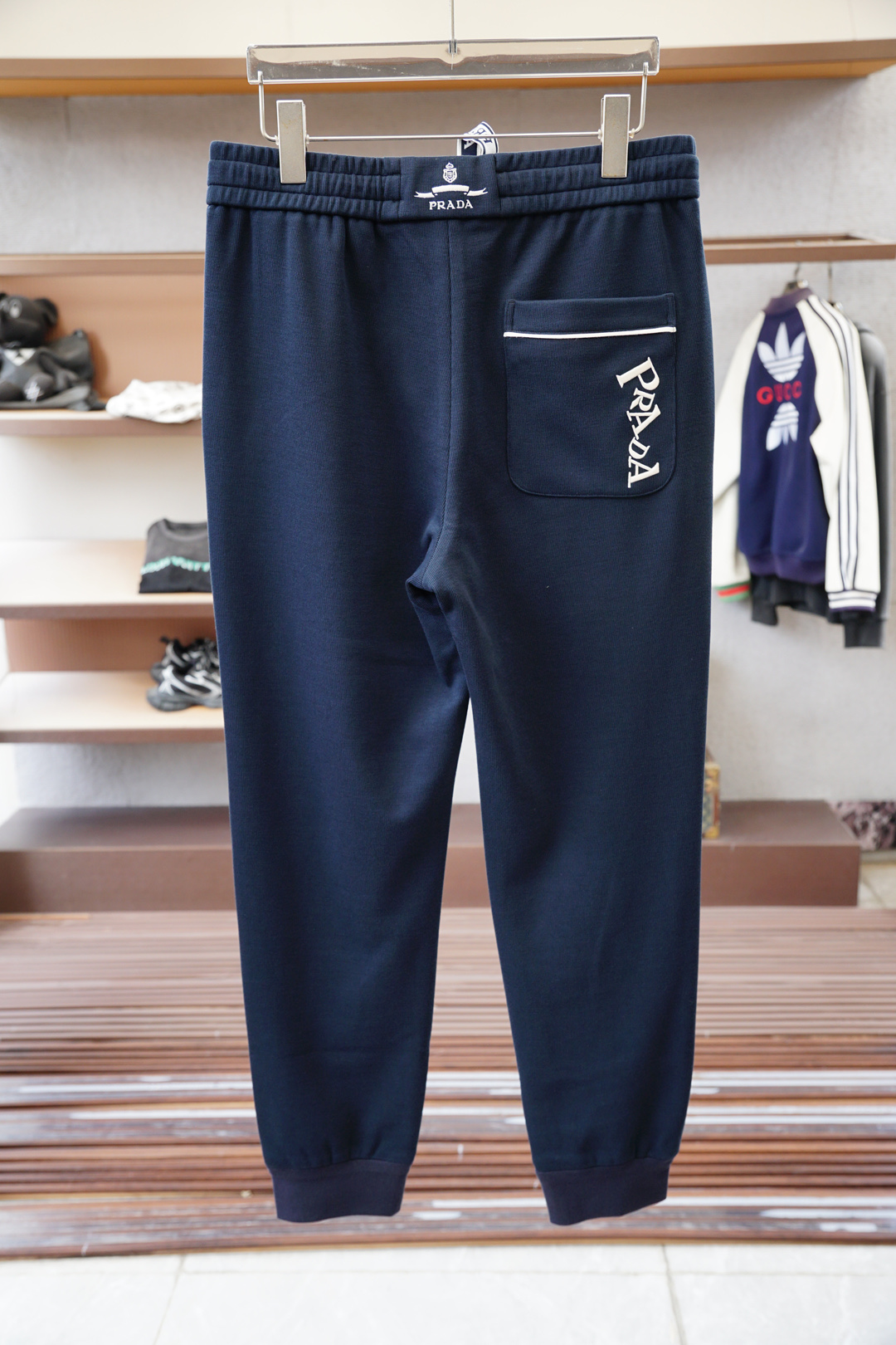 ；Prada普拉达/🤎2025FW新品火爆上市啦🤎高品🍁质量🪵潮流🐿风向标🐾🐼16827KQM🐼精选定制