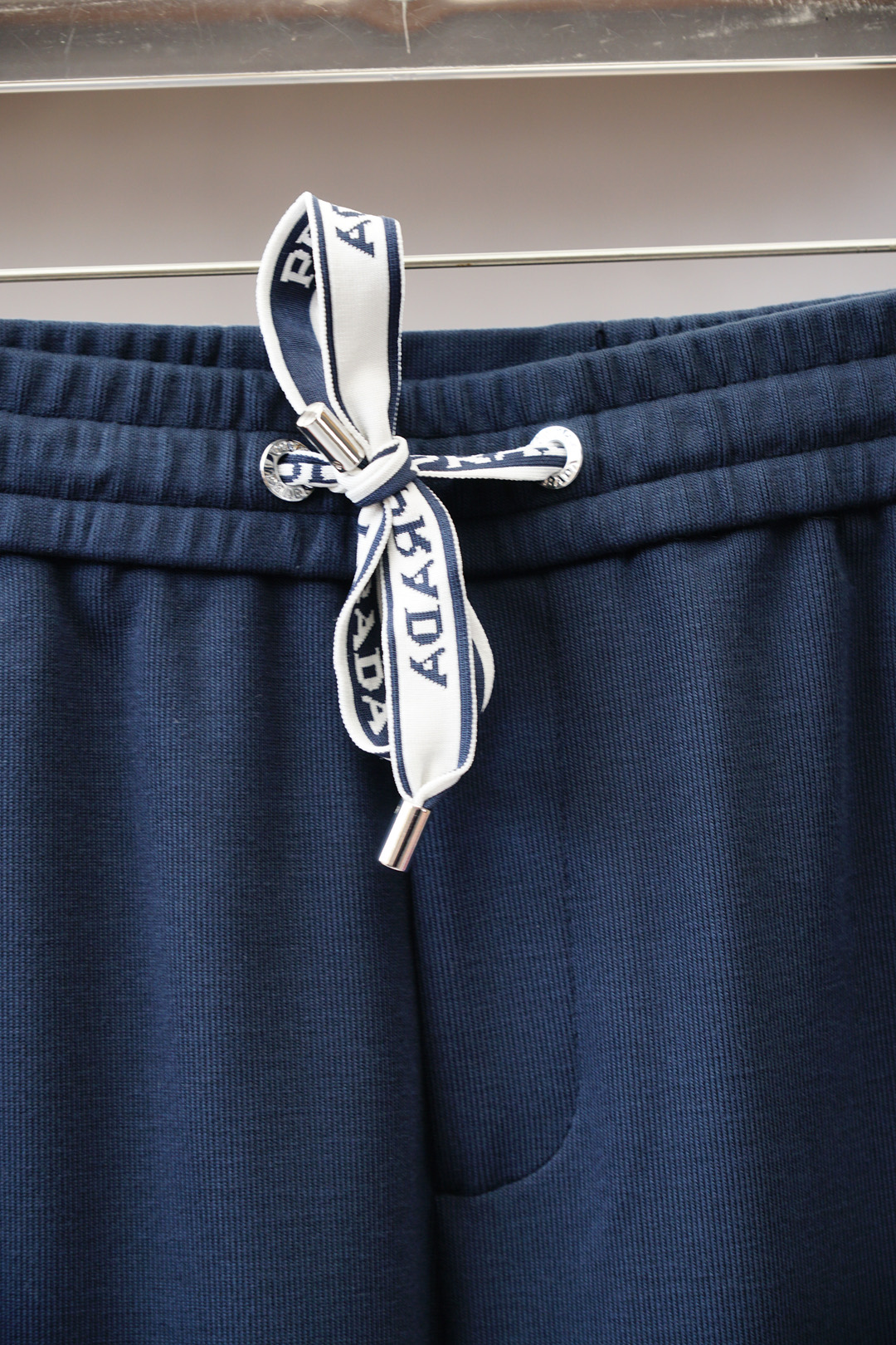 ；Prada普拉达/🤎2025FW新品火爆上市啦🤎高品🍁质量🪵潮流🐿风向标🐾🐼16827KQM🐼精选定制