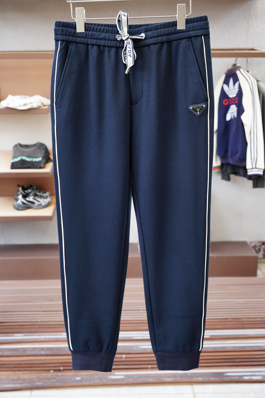 ；Prada普拉达/🤎2025FW新品火爆上市啦🤎高品🍁质量🪵潮流🐿风向标🐾🐼16827KQM🐼精选定制