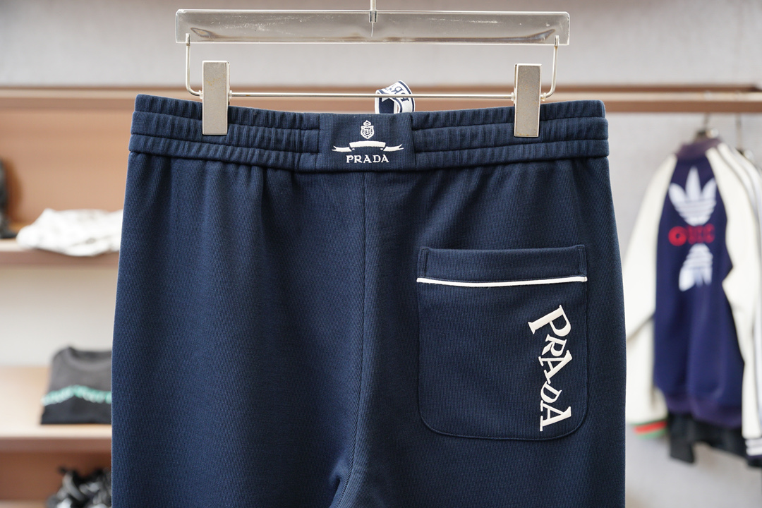 ；Prada普拉达/🤎2025FW新品火爆上市啦🤎高品🍁质量🪵潮流🐿风向标🐾🐼16827KQM🐼精选定制