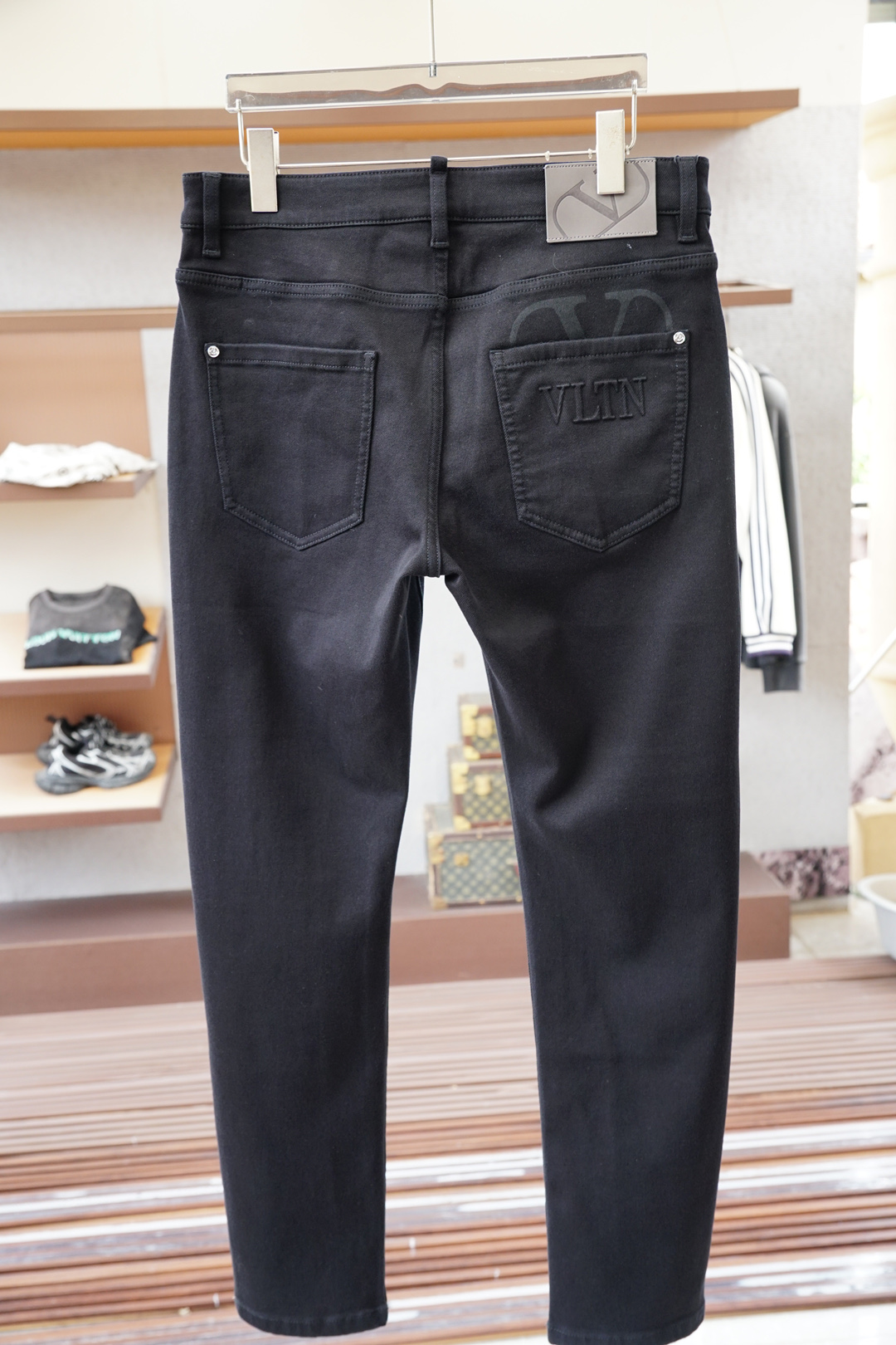 ，华伦天奴-🤎2025FW新品火爆上市啦🤎高品🍁质量🪵潮流🐿风向标🐾🐼16827KQM🐼精选定制高端无带