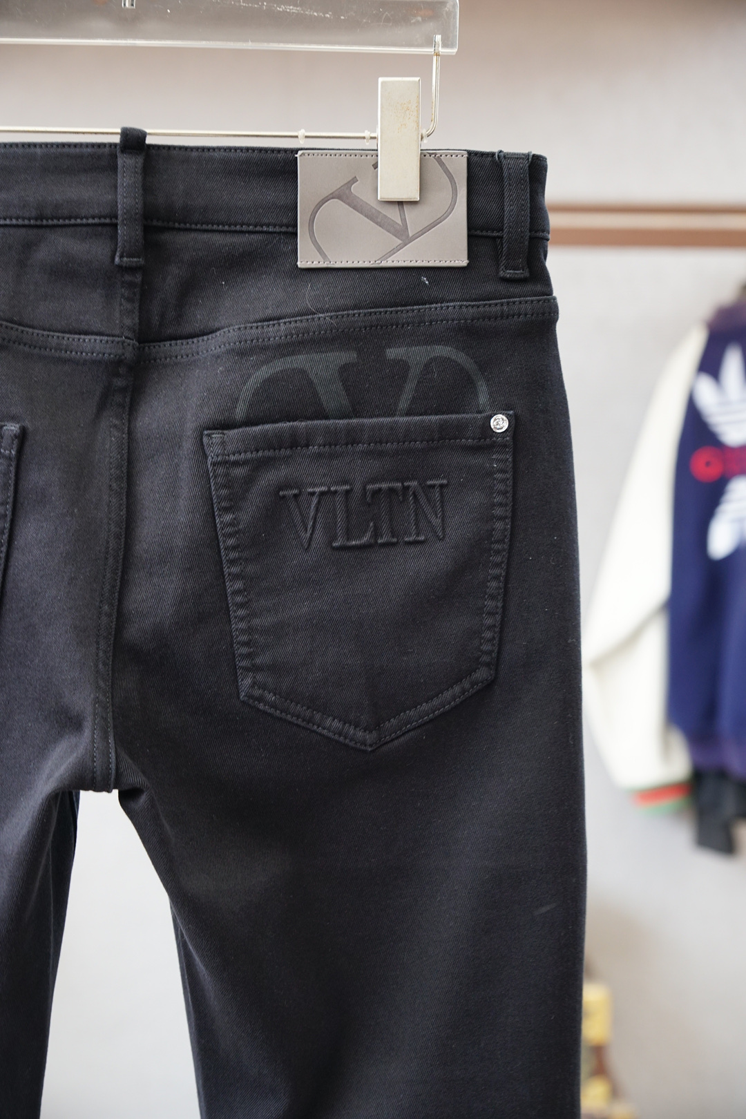 ，华伦天奴-🤎2025FW新品火爆上市啦🤎高品🍁质量🪵潮流🐿风向标🐾🐼16827KQM🐼精选定制高端无带