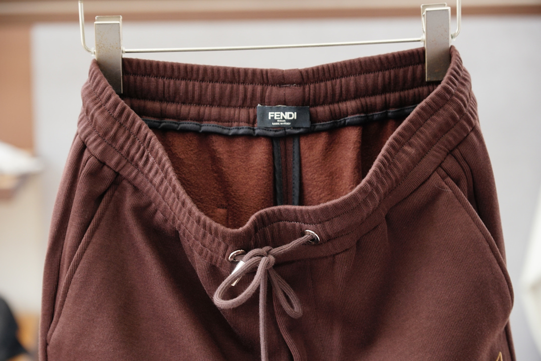 Fendi芬迪/🤎2025FW新品火爆上市啦🤎高品🍁质量🪵潮流🐿风向标🐾🐼16826KQM🐼精选定制高端