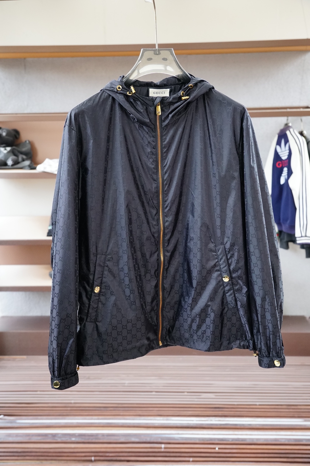 NO:564590,=, Gucci Gucci/2025 latest popular jacquard jacket is shipped from the counter, a hot-selling item in European and American counters!  Selected polyester fiber fabrics imported from Italy are matched with the latest designs. The brand's patterns are very attractive, business and leisure products. Sizes M-3XL (model is 180/140 pounds and wears 50,,, gucci, jackets & coats, alexander wang19860909=,Gucci古奇/2025专柜最新爆款提花外套出货 欧美专柜热销单品！精选意大利进口聚酯纤维面料搭配最新的设计,一品牌花纹相当彰显魅力,商务休闲精品.尺码M-3XL（模特180/140斤穿50,,,gucci,jackets & coats,alexander wang,Men's clothing