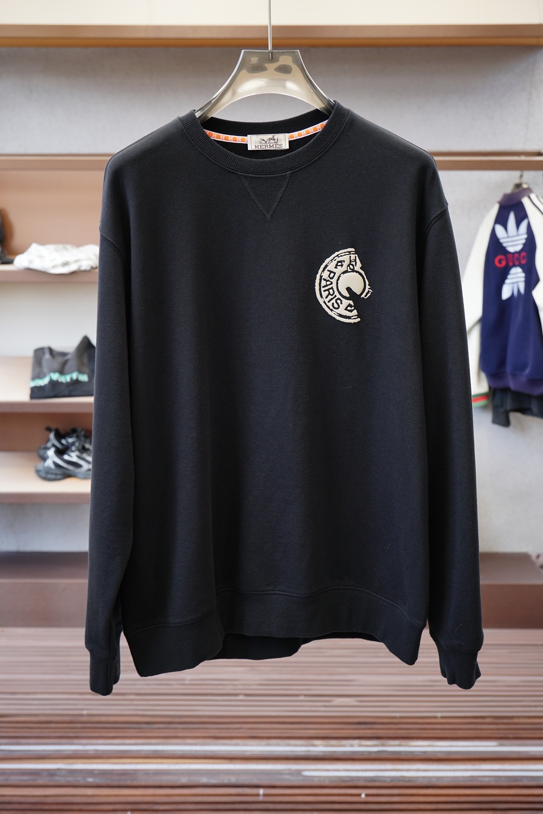 NO:566452,-Hermes- Autumn black light luxury colorful horse head collage pattern round neck sweatshirt Brand artistic elements Tonal design Xinjiang long-staple cotton Natural and casual cotton feel Comfortable and breathable Skin-friendly and stylish Color black dark gray Color can be customized Size 48-50-54-54-56-58 (100-210 pounds can be worn),,hermes,hermes,hoodie,sweatshirts,alexander wang19860909-Hermes爱马仕- 秋季黑色 轻奢彩色马头拼贴图案圆领卫衣 品牌艺术元素 调性设计 新疆长绒棉 天然休闲 棉手感 舒适透气 亲肤有型 颜色黑色 深灰 颜色可定制 码数48-50-54-54-56-58（100-210斤可穿）,,hermes,hermes,hoodie,sweatshirts,alexander wang,Men's clothing