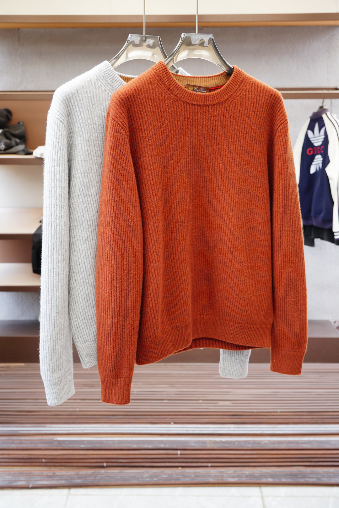 NO:566438,, L P new autumn and winter LP sweater is made of high-quality wool, simple but not simple. The details highlight the quality. Whether it is a casual stroll or a business occasion, it can add elegance to you. Fine workmanship, fine and even stitching, not easy to get off line. Color gray camel Size M-2xl, loro piana, sweaters, alexander wang19860909,L P秋冬新款 LP毛衣优质羊毛,简约而不简单.细节彰显品质.无论是休闲漫步还是商务场合,它都能为你增添优雅气质.做工精细 针脚细密均匀,不易脱线. 颜色灰色 驼色 码数M-2xl,,loro piana,sweaters,alexander wang,Men's clothing