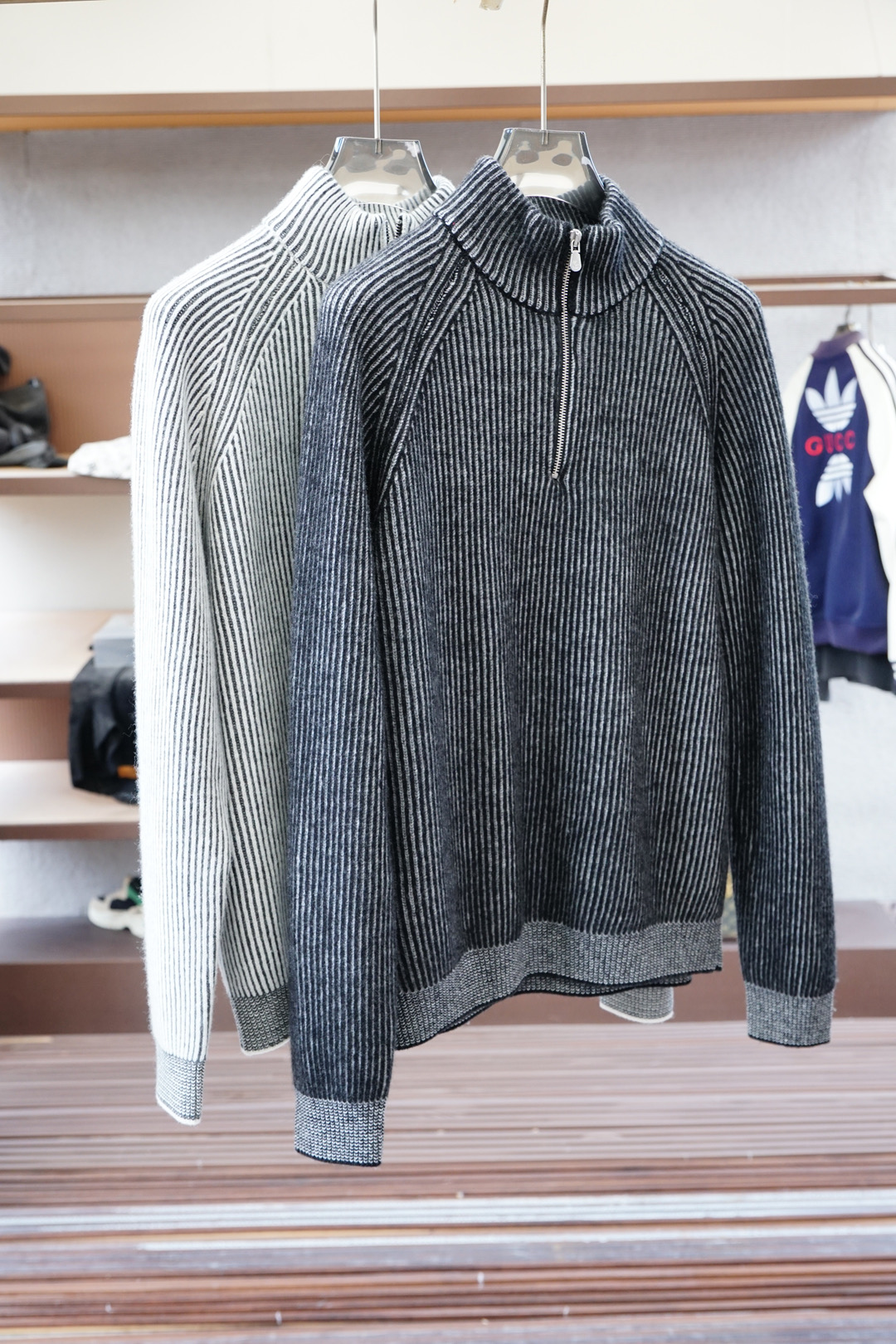 NO:566432,,BC’s 2025 new autumn and winter sweaters!  High-quality wool, simple but not simple. Casual round neck style, easy to match for daily wear on the street. Fine workmanship, fine and even stitching, not easy to get off line. Color black gray code size M-2XL,,sweaters,alexander wang19860909,BC家 2025秋冬新款毛衣！优质羊毛,简约而不简单.休闲圆领款式,日常搭配出街轻松搭配.做工精细 针脚细密均匀,不易脱线. 颜色黑色 灰色 码数M-2XL,,sweaters,alexander wang,Men's clothing