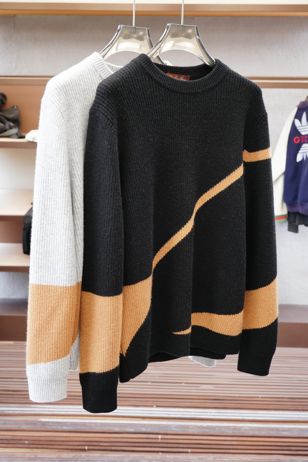 NO:566426,Hermes/H Home 2025 new autumn and winter sweaters!  High-quality wool, simple but not simple. Casual round neck style, easy to match on the street for daily use. Fine workmanship, fine and even stitching, not easy to get off line. Color black gray code size M-2XL, hermes,hermes,sweaters,alexander wang19860909Hermes爱马仕/H家 2025秋冬新款毛衣！优质羊毛,简约而不简单.休闲圆领款式,日常搭配出街轻松搭配.做工精细 针脚细密均匀,不易脱线. 颜色黑色 灰色 码数M-2XL,,hermes,hermes,sweaters,alexander wang,Men's clothing