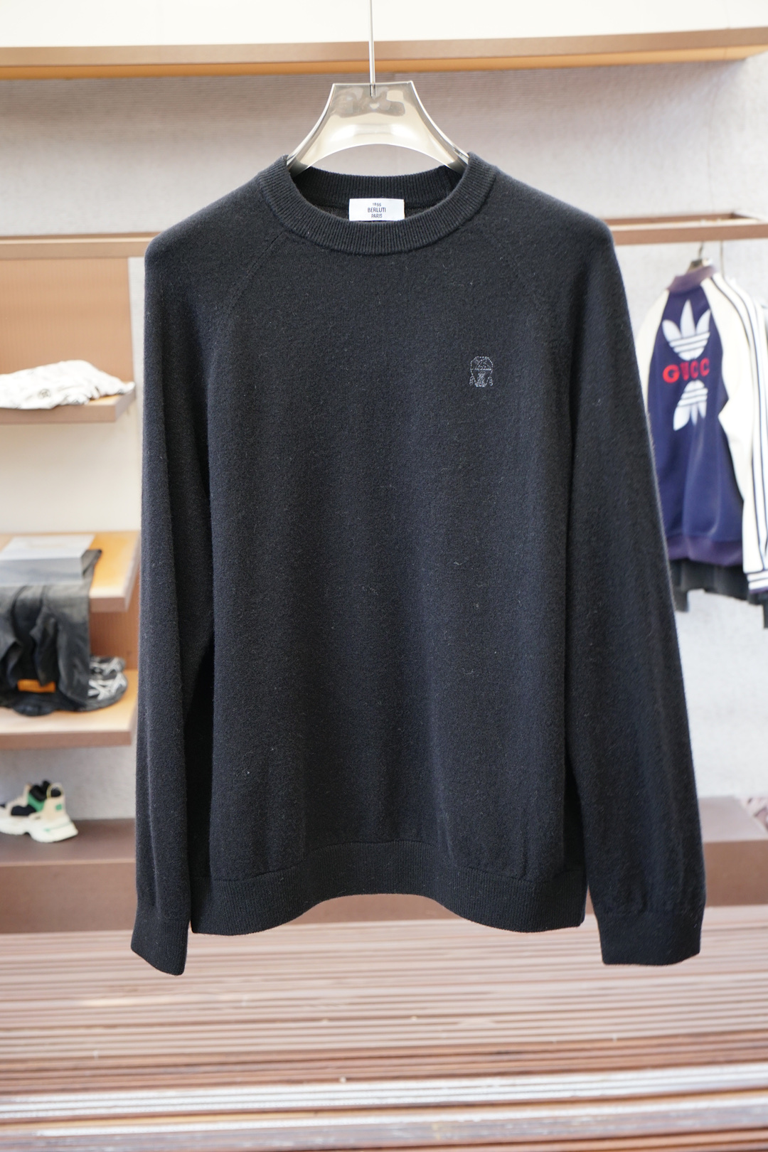 NO:566450,,BC,Home New autumn and winter sweaters!  High-quality wool, simple but not simple. Casual round neck style, easy to match on the street for daily use. Fine workmanship, fine and even stitching, not easy to get off line. Color black khaki gray code size M-2XL,,sweaters,alexander wang19860909,BC,家 秋冬新款毛衣！优质羊毛,简约而不简单.休闲圆领款式,日常搭配出街轻松搭配.做工精细 针脚细密均匀,不易脱线. 颜色黑色 卡其 灰色 码数M-2XL,,sweaters,alexander wang,Men's clothing