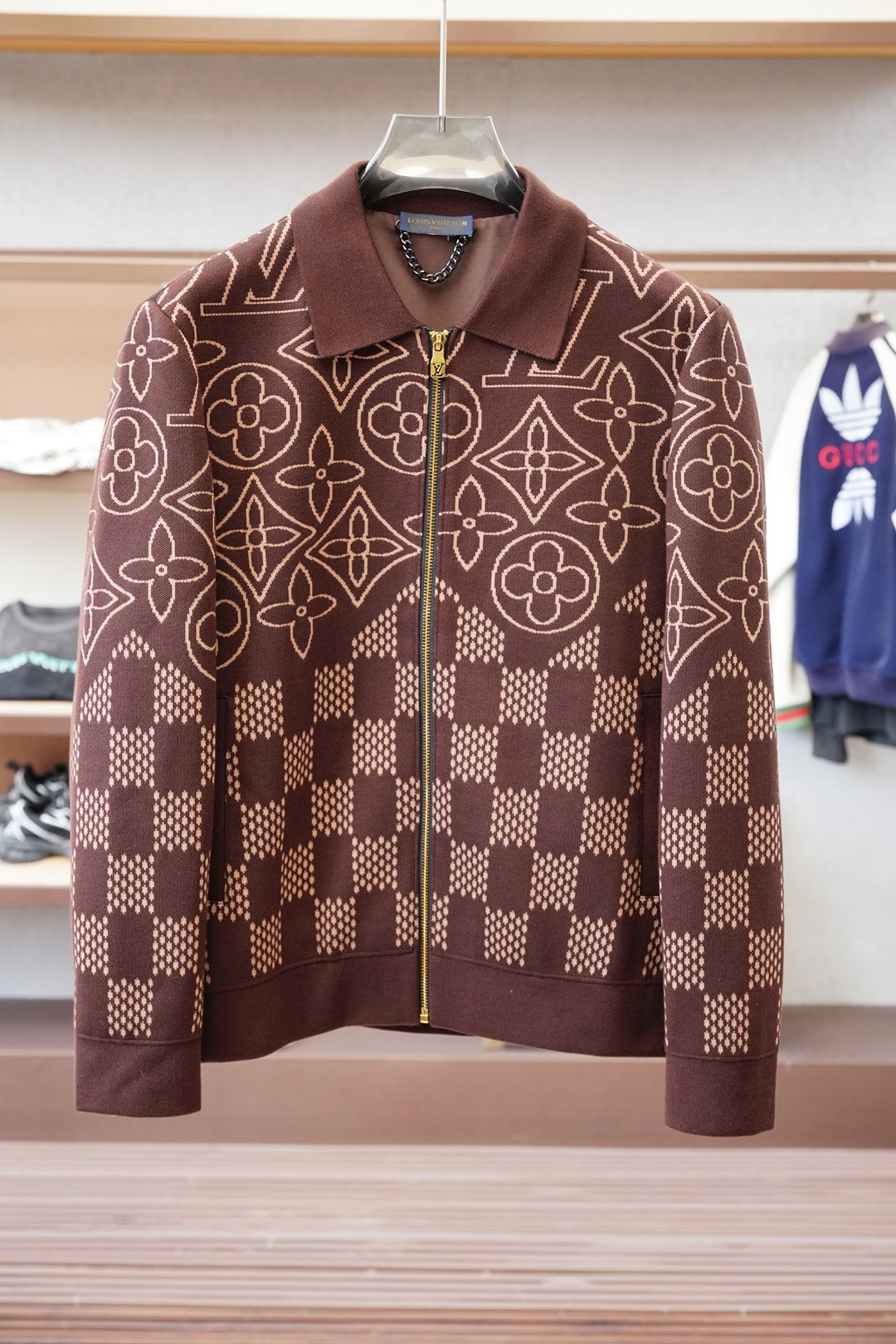 NO:571617,LV Louis Vuitton-25 new autumn and winter coat original coat, 1:1 customized hardware accessories, fully imported original design, wool knitted thickening, warm and thick, high quality, low-key luxury, fashionable loose coat trend!  Size M LXL 2XL 3XL,,louis vuitton,louis vuitton,jackets & coats,alexander wang19860909Lv路易威登-25秋冬新款外套原版外套,1:1定制五金配件全进口原版设计, 羊毛针织加厚保暖厚实,高品质,低调奢华 ,时尚宽松外套潮 ！ 码数 M LXL 2XL 3XL,,louis vuitton,louis vuitton,jackets & coats,alexander wang,Men's clothing