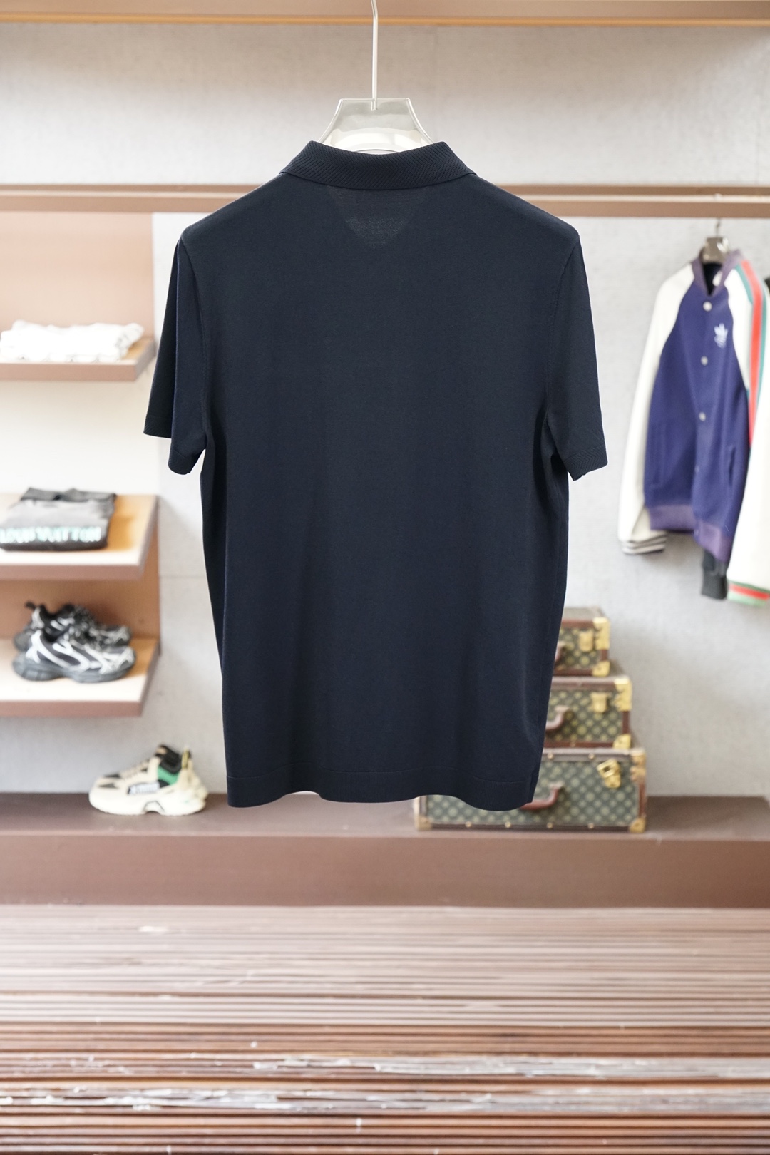 TF 桑蚕丝伊力特短袖，高级感满满。精选桑蚕丝+伊力特混纺面料，丝滑亲肤、透气垂顺，夏天穿清爽不闷汗。简