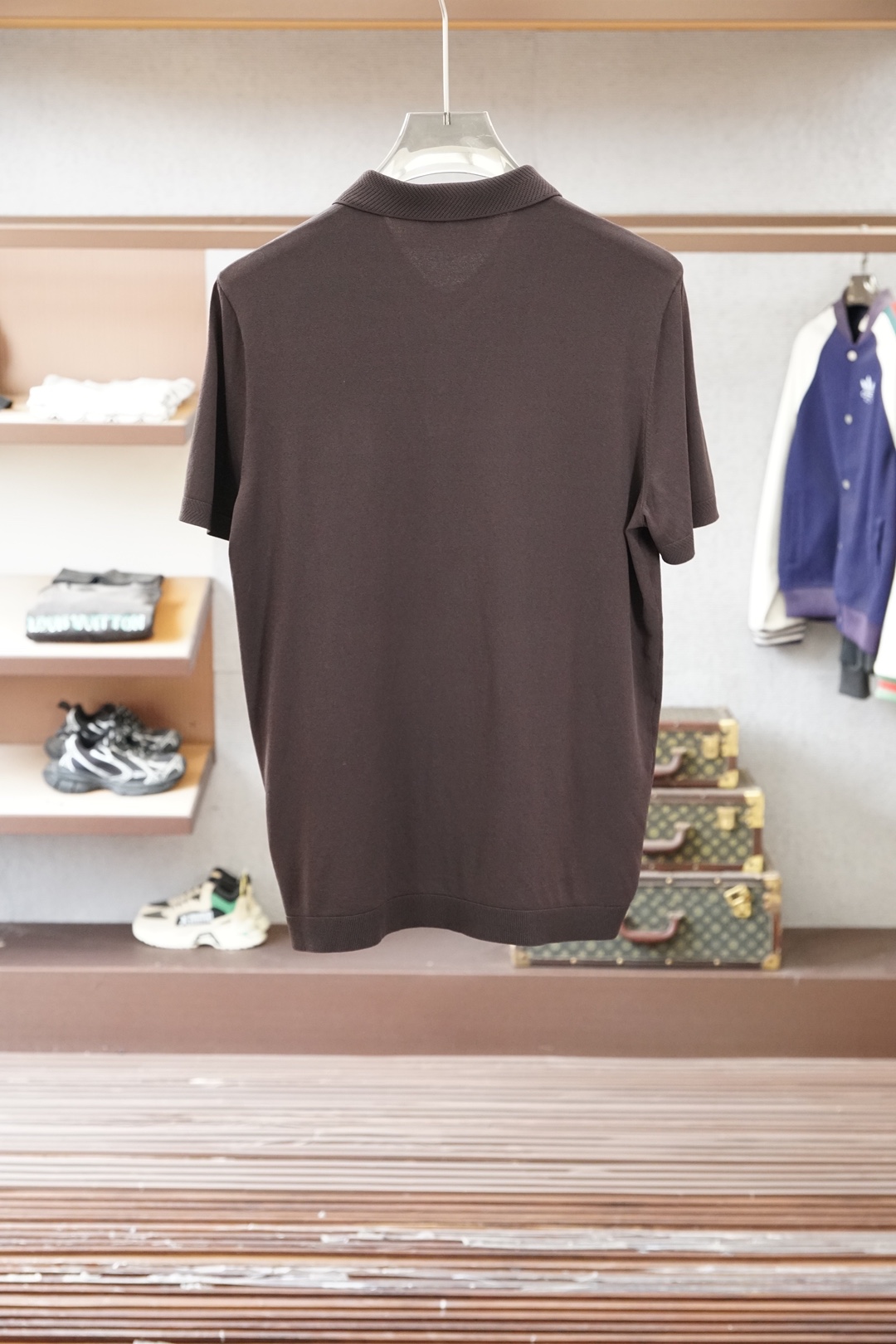 TF 桑蚕丝伊力特短袖，高级感满满。精选桑蚕丝+伊力特混纺面料，丝滑亲肤、透气垂顺，夏天穿清爽不闷汗。简