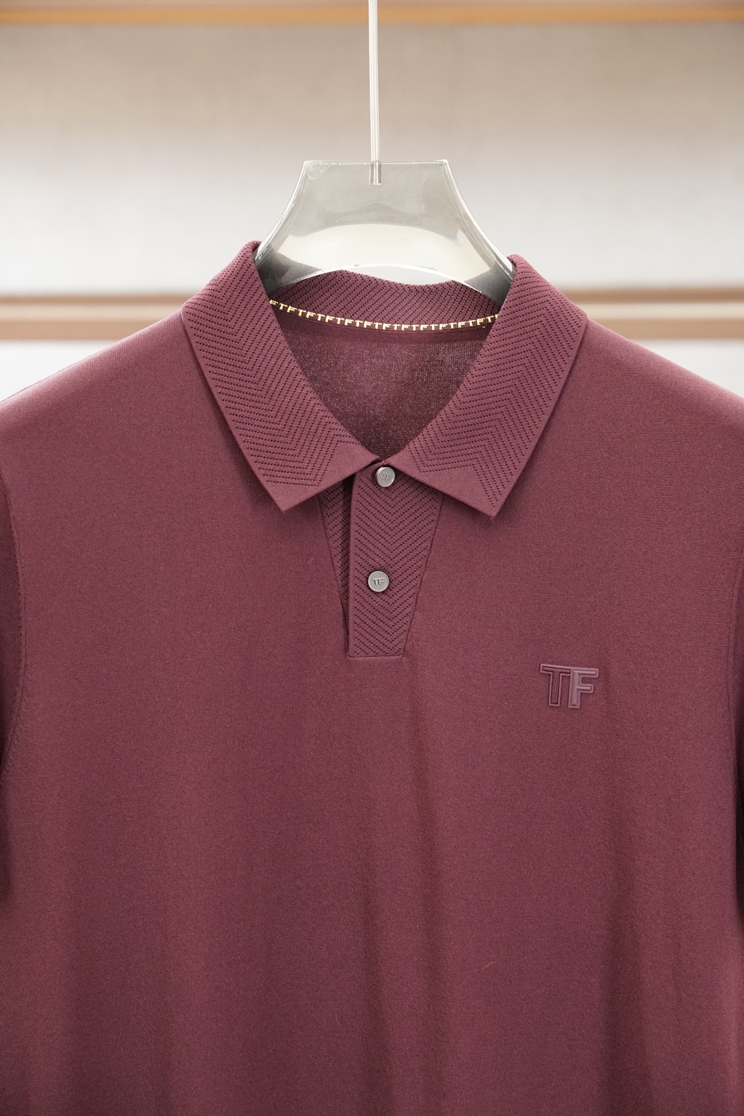 TF 桑蚕丝伊力特短袖，高级感满满。精选桑蚕丝+伊力特混纺面料，丝滑亲肤、透气垂顺，夏天穿清爽不闷汗。简